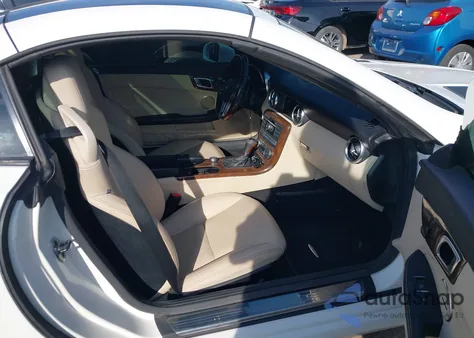 2015 Mercedes-Benz Slk 350 z USA, uszkodzony, nr VIN WDDPK5HA9FF107952